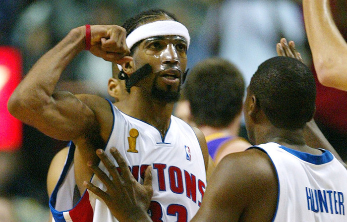 每体：已有323名巴萨会员转卖门票给法鹰球迷，这些票将作废（每体：查出323名巴萨会员向法鹰球迷转售球票，所涉门票将作废）