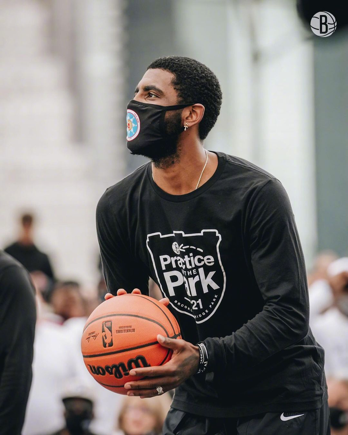 埃梅里：维拉正在与埃利奥特进行谈判，球员冬窗可能离队（埃梅里：维拉已与埃利奥特展开谈判，球员或于冬窗离队）