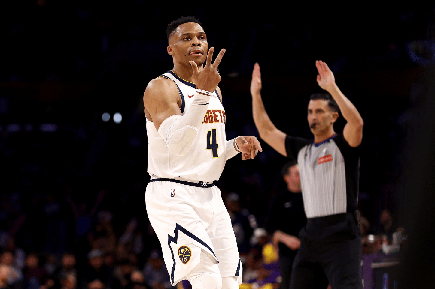 在上海旅游的奇塔迪尼重返海港俱乐部，拜访昔日教练和队友（奇塔迪尼上海行：重返海港俱乐部探望旧帅旧友）