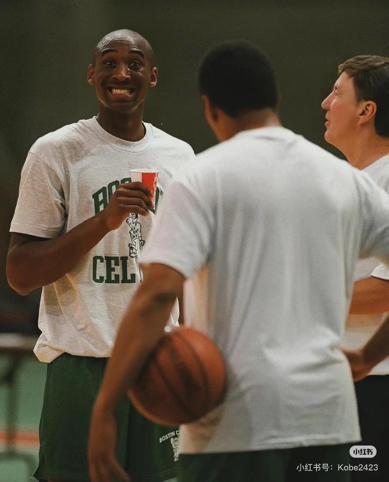 鲁媒：陈泽仕和依木兰今天抵达成都，参加U22国足的训练备战（鲁媒：陈泽仕与依木兰今日抵达成都，随U22国足展开训练备战）