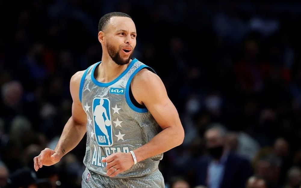 辉哥让你四分钟看懂皇马为什么输的那么狼狈（辉哥用四分钟讲清皇马为何输得如此狼狈）