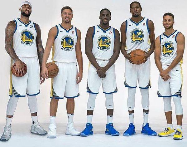 26个代言！孙颖莎再添新商务，人气成就双高，国乒招牌巨星（26项代言在手！孙颖莎再签新合作，战绩与人气齐攀高峰，国乒门面巨星）