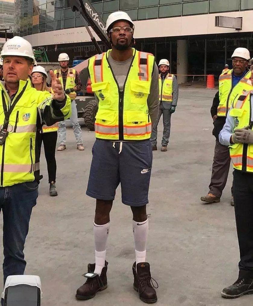 爱德华兹连续6场30+，追平队史最长30+场次纪录（爱德华兹连砍6场30+，追平队史最长连30+纪录）