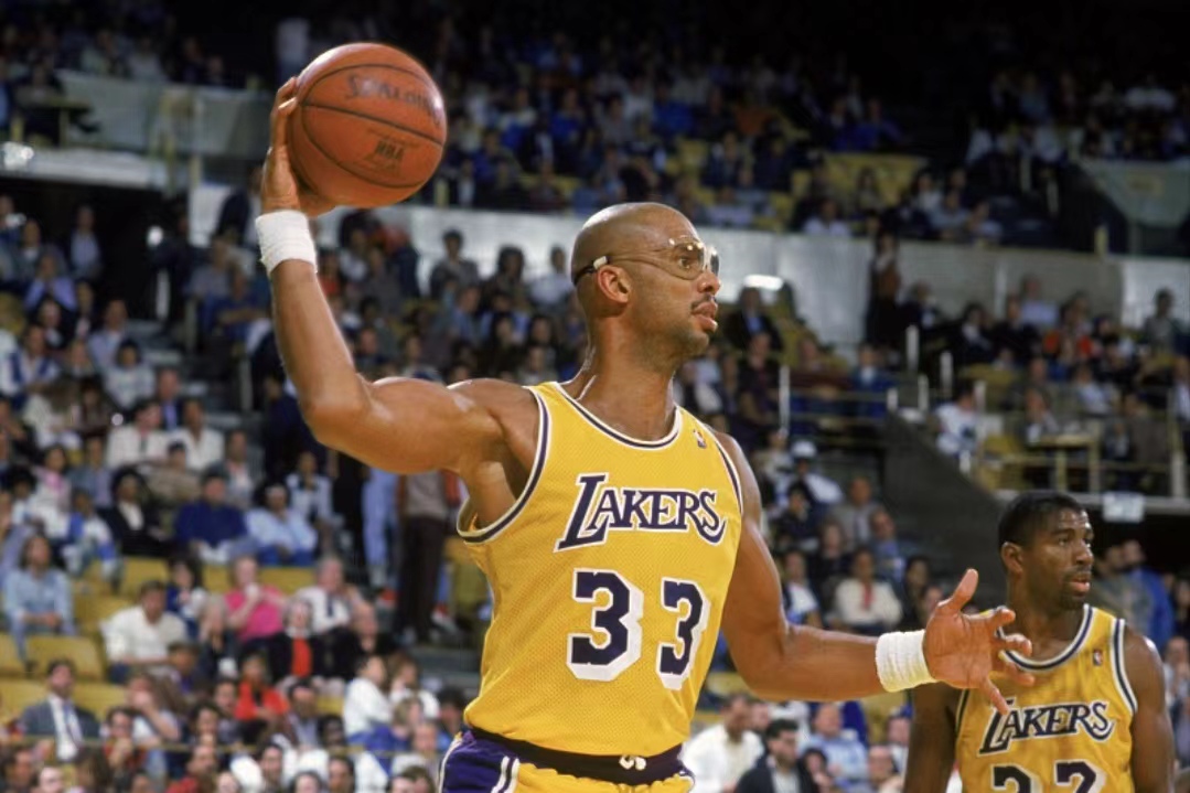 巴黎圣日耳曼内马尔帽子戏法（内马尔上演帽子戏法，助巴黎圣日耳曼取胜）